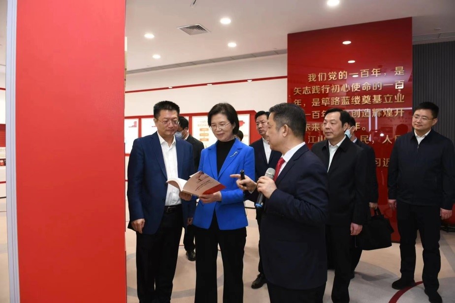 江蘇省委常委、組織部部長沈瑩調(diào)研紅豆2